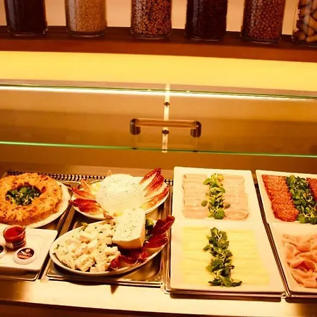 Esperia מלון צ'סנטיקו