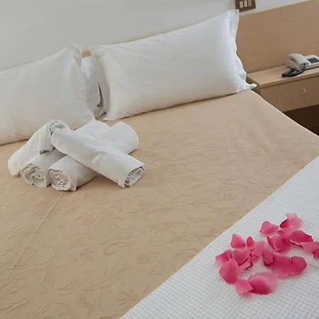 Esperia Hotel 3*