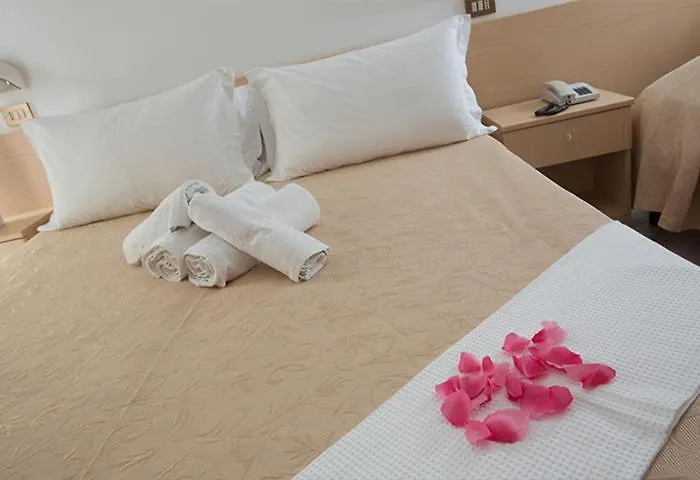 Esperia Hotel 3*
